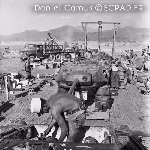 Những chiếc xe tăng mang quốc tịch Mỹ này được chở tới cảng Hải Phòng sau đó được kéo vào sân bay Cát Bi. Tại đây các xe tăng được công binh Pháp tháo rời, cho lên máy bay vận tải để thả dù từng bộ phận xuống Điện Biên Phủ. Nguồn ảnh: Daniel.