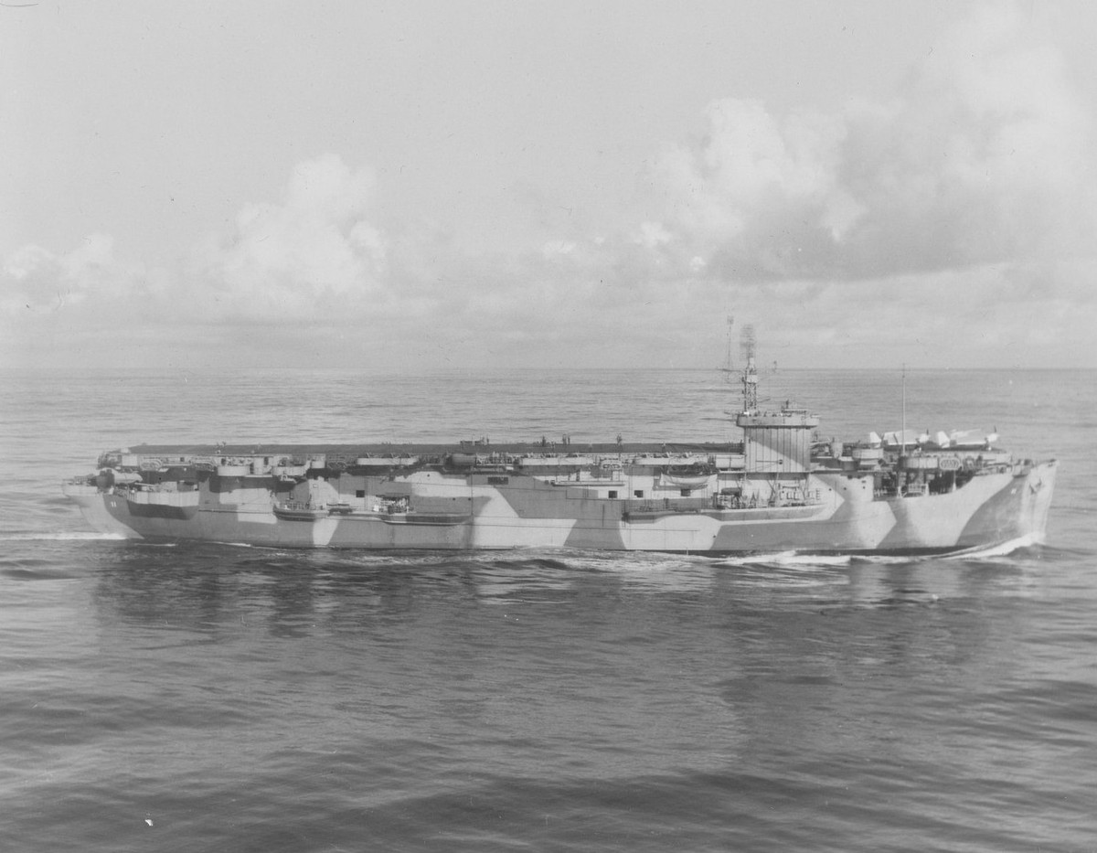 Tới năm 1946, sau khi Chiến tranh Thế giới thứ hai kết thúc và Hải quân Mỹ muốn cắt giảm chi phí vận hành, tàu sân bay USS Card chịu chung số phận với hàng chục tàu sân bay khác của nước này khi bị cho về hưu. Nó chính thức bị cho loại biên vào năm 1946. Nguồn ảnh: USnavy.