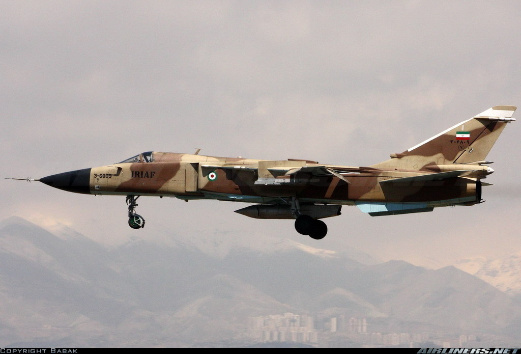 Cùng với Su-22, trong biên chế của Không quân Iran còn có thêm 2 loại cường kích khác. Một trong số đó là Sukhoi Su-24. Loại cường kích này có số lượng khoảng 36 chiếc trong biên chế của Iran, tất cả đều được nước này mua từ Liên Xô và Nga vào đầu thập niên 90. Nguồn ảnh: Airliners.