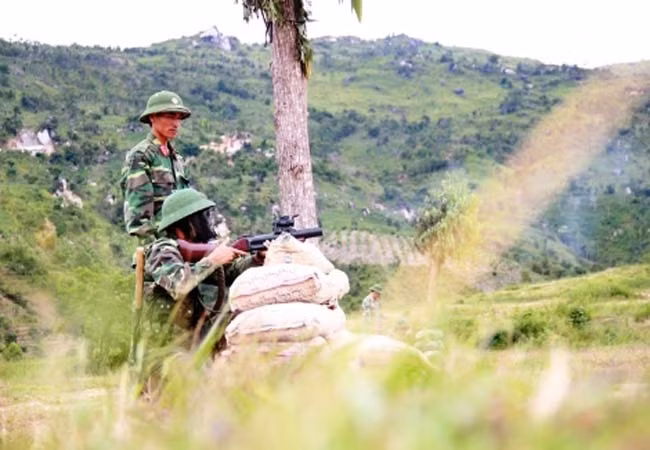 Trong các cuộc chiến tranh mà ta tiến hành sau này, đặc biệt là trên chiến trường Campuchia, khẩu M79 đã tỏ ra cực kỳ hữu hiệu khi chống lại lực lượng Khmer Đỏ- lực lượng không được trang bị khẩu súng này trong biên chế. Nguồn ảnh: Danviet.