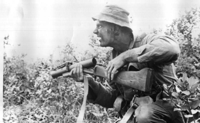 Với tầm bắn hiệu quả từ tối thiểu 30 mét cho tới khoảng 150 mét tối đa, súng phóng lựu M79 đã chúng tỏ được hiệu quả của mình trên chiến trường Việt Nam và thậm chí tới nay còn được Quân đội ta sản xuất và trang bị đại trà trong biên chế. Nguồn ảnh: Archive.