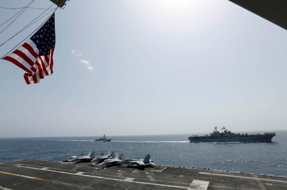 Mặc dù thông cáo báo chí của Hải quân Mỹ không hề nhắc tới Iran, tuy nhiên rõ ràng cuộc tập trận lần này của Mỹ nhằm răn đe Tehran trong bối cảnh quốc gia này quyết tâm không nhượng bộ các yêu sách của Mỹ ngay cả khi quân đội Mỹ đã áp sát biên giới Iran trên bộ. Nguồn ảnh: Twitter.