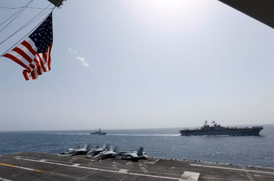 Mặc dù thông cáo báo chí của Hải quân Mỹ không hề nhắc tới Iran, tuy nhiên rõ ràng cuộc tập trận lần này của Mỹ nhằm răn đe Tehran trong bối cảnh quốc gia này quyết tâm không nhượng bộ các yêu sách của Mỹ ngay cả khi quân đội Mỹ đã áp sát biên giới Iran trên bộ. Nguồn ảnh: Twitter.