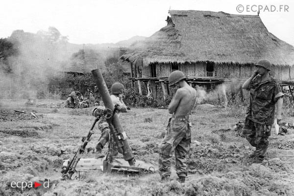 Đơn giản là vì người Pháp tin, con nhím Điện Biên Phủ sẽ không thể bị đánh bại và cho dù có muốn, với số lượng hơn 10.000 quân mà chỉ có 400 máy bay bao gồm cả tiêm kích, việc di tản khỏi khu vực này là bất khả thi bằng đường không. Nguồn ảnh: Ecpa.