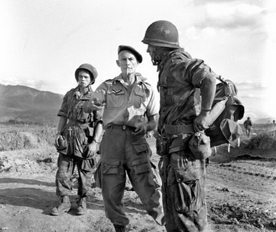 Bên cạnh sáu chỉ huy của Pháp, trận Điện Biên Phủ còn có sự tham vấn của một người Mỹ. Đó là Allen Welsh Dulles. Đây là một nhân viên CIA, tác giả của hàng loạt các sự kiện chấn động sau này bao gồm cuộc đảo chính ở Guatemalan, chiến dịch Vịnh Con Lợn, chương trình do thám U-2,... Nguồn ảnh: TL.