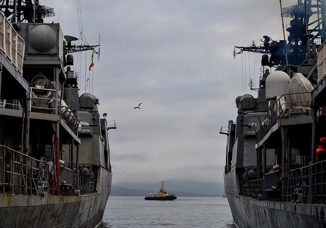 Hai khinh hạm săn ngầm Đô đốc Vinogradov và Đô đốc Tributs của Hạm đội Thái Bình Dương Nga. Nguồn ảnh: TASS.