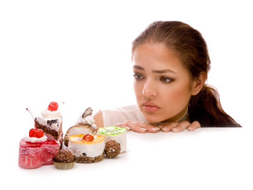 Cảm thấy thèm ăn. Cung cấp nước không đủ nhu cầu cơ thể khiến bạn cảm thấy thèm ăn. Tuy nhiên, nạp thức ăn lúc này chỉ khiến cơ thể phải làm việc nhiều hơn, không tốt cho sức khỏe. Bổ sung nước kịp thời sẽ mang lại tác dụng thanh lọc cơ thể, loại bỏ cảm giác thèm ăn song vẫn tràn đầy năng lượng.