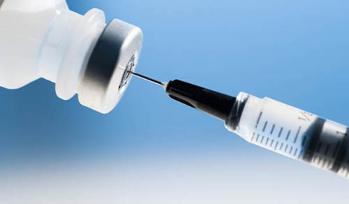 Bên cạnh đó, bạn nên tiêm vắc xin phòng cúm, viêm phổi ngay thời điểm đầu mùa nhằm ngăn ngừa các vấn đề về hô hấp, viêm nhiễm.