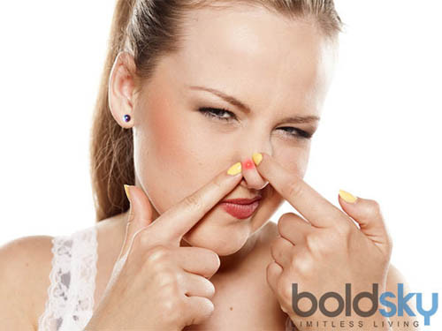 Việc mụn mọc tập trung ở mũi cho thấy các vấn đề liên quan tới tim. Rất có thể bạn mắc chứng huyết áp cao hoặc đang căng thẳng quá mức. Lượng cholesterol trong máu cao gây ảnh hưởng tiêu cực đến tim và mạch máu cũng gây nên hiện tượng này.