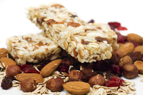 Thanh protein là loại thực phẩm được chế biến dành cho những người muốn tăng cường hấp thu protein. Đối tượng thường dùng loại thực phẩm này là những vận động viên cử tạ hoặc những người muốn tăng cường sức mạnh cơ bắp. Tuy nhiên, loại thực phẩm này chứa men đường cùng lượng lớn chất ngọt.