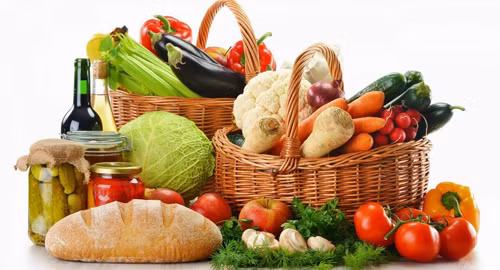 Các vấn đề về dinh dưỡng. Theo một nghiên cứu được thực hiện năm 2011, chỉ 24% nam giới Anh ăn đủ lượng trái cây, rau xanh mỗi ngày trong khi 80% lượng người được khảo sát tiêu thụ lượng muối vượt mức cho phép. Duy trì chế độ ăn phản khoa học khiến hầu hết cánh mày râu gặp rắc rối với vấn đề dinh dưỡng.