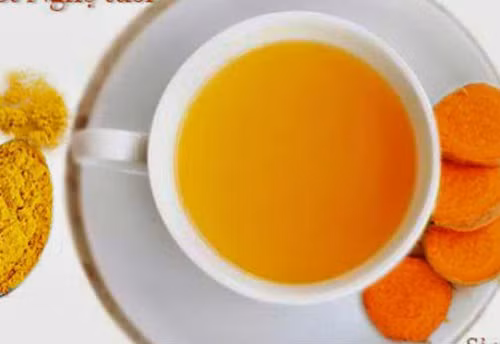 Nghệ giàu chất chống oxy hóa, kháng khuẩn, kháng nấm, chống viêm rất thích hợp tận dụng nhằm thanh lọc cơ thể. Đặc biệt, nghệ chứa nhiều vitamin C, E và K rất tốt cho việc trẻ hóa làn da từ bên trong.