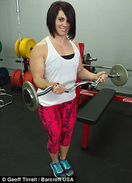 Được biết, Laura mắc chứng rối loạn ăn uống thời điểm cô tham dự kì thi đại học. Lúc đó cô luôn nghĩ mình đang phát phì, trở nên xấu tệ và không muốn ăn bất cứ thứ gì.