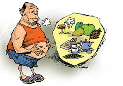 Ợ hơi bắt nguồn từ việc nuốt quá nhiều khí trong quá trình ăn, gây tiêu hóa kém. Mặt khác, việc uống nhiều rượu bia, đồ uống có gas, mắc chứng sỏi mật hay loét dạ dày cũng khiến tình trạng này ngày càng tồi tệ.