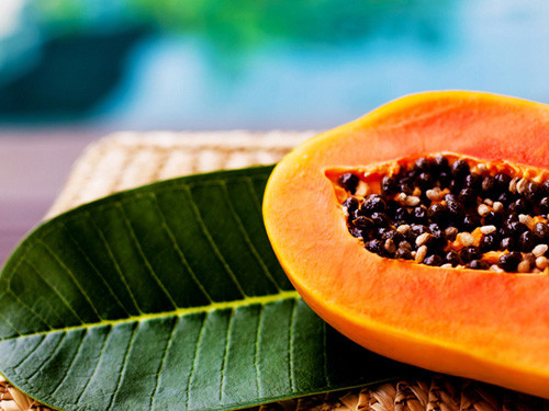 Đu đủ vừa thơm ngon bổ dưỡng, vừa có tác dụng tích cực điều trị chứng đầy hơi, ợ nóng. Đu đủ chứa một loại eznyme gọi là papain giúp loại bỏ các vấn đề về dạ dày, chống chướng bụng, đầy hơi và ợ.