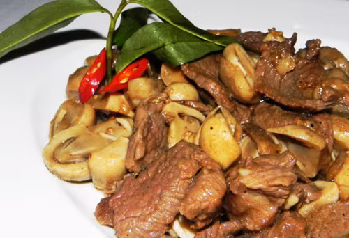 Trong khi đó, Hiệp hội Ung thư Canada cũng khuyên mỗi tuần chỉ nên ăn thịt đỏ 3 lần. Mỗi lần chừng 3 ounces (85 gram) là phù hợp.