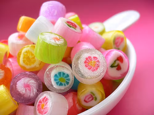 Sau khi được tiêu hóa, lượng đường nhanh chóng tác động đến cơ thể, khiến đường trong máu tăng vọt, cơ thể dễ bị mệt mỏi và thường xuyên cảm thấy khát nước.