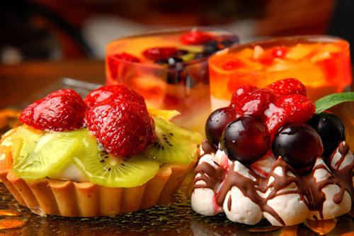 Bánh ngọt, bánh rán, bánh nướng xốp và kẹo. Dù ngon miệng song bạn không nên ăn nhóm thực phẩm có hại này bởi chúng chứa nhiều đường. Nếu như carbs phức tạp chứa trong ngũ cốc nguyên hạt cần thời gian để tiêu hóa thì đường lại được cơ thể tiêu hóa dễ dàng.