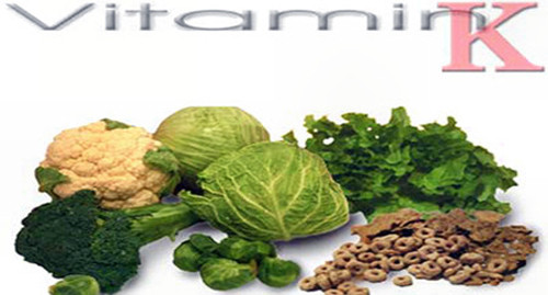 Vitamin K. Vitamin K cần thiết cho quá trình đông máu. Thiếu vi chất này dễ dẫn tới chảy máu chân răng, khiến sức khỏe răng miệng ngày càng xuống cấp. Chính vì vậy, bạn nên tăng cường ăn đậu nành, rau xanh nhằm cung cấp vitamin K cho cơ thể.