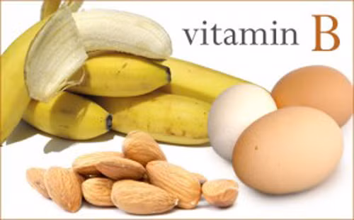 Vitamin B cũng mang lại hiệu quả cải thiện sức khỏe răng miệng. Cụ thể nó giúp giảm viêm, tránh hiện tượng lở loét. Vitamin B có nhiều trong đậu, thịt, rau và các loại trái cây.