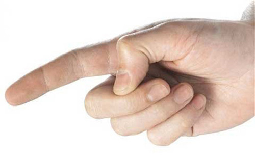 Massage ngón trỏ giảm đau cơ bắp, thất vọng. Ngón trỏ có liên quan đến sự sợ hãi, hoang mang và chức năng hoạt động của thận. Nghiên cứu chỉ ra xoa bóp ngón trỏ góp phần cải thiện tình trạng của người mắc bệnh thận.