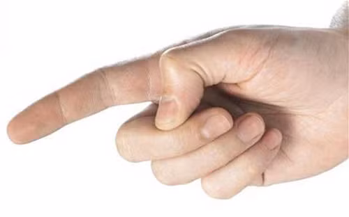 Massage ngón trỏ giảm đau cơ bắp, thất vọng. Ngón trỏ có liên quan đến sự sợ hãi, hoang mang và chức năng hoạt động của thận. Nghiên cứu chỉ ra xoa bóp ngón trỏ góp phần cải thiện tình trạng của người mắc bệnh thận.