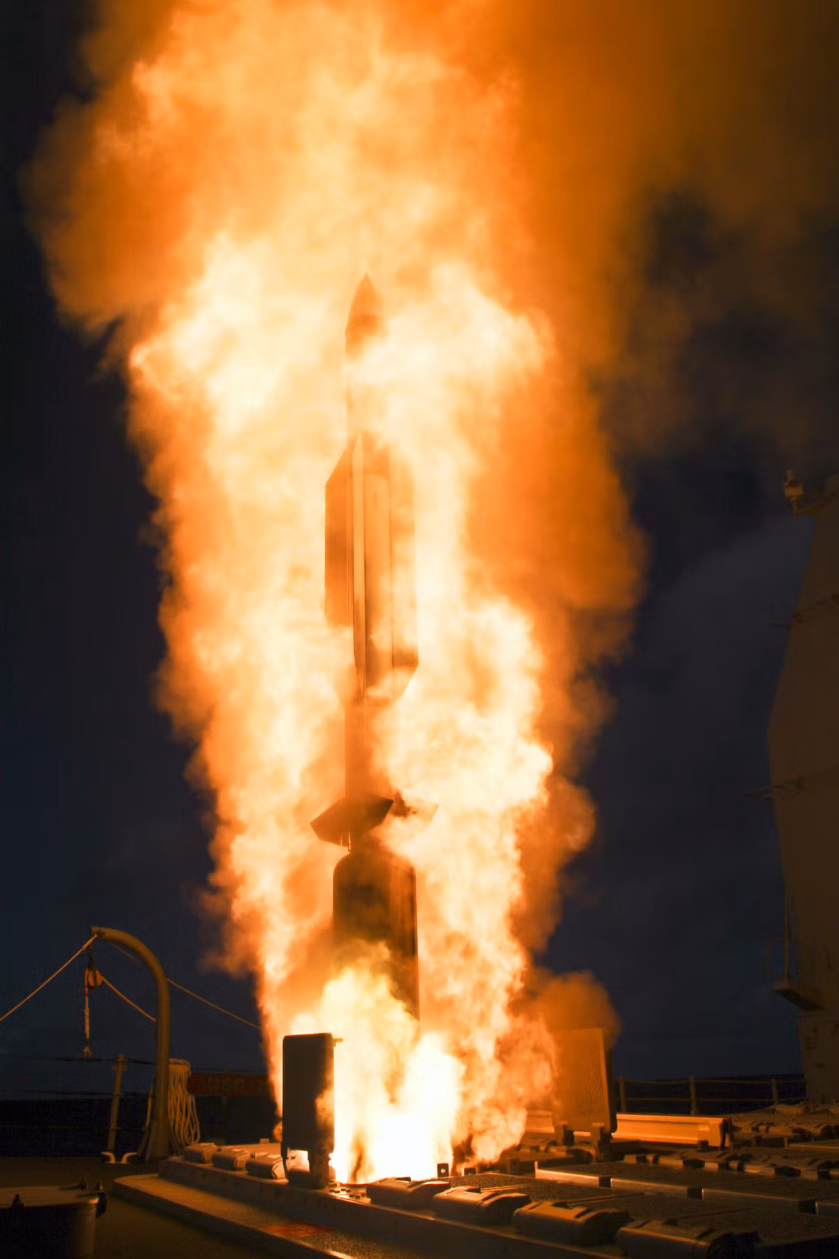 RIM-156A Standard (SM-2ER Block IV) là phiên bản cải tiến của RIM-67B Standard (SM-2ER), sử dụng động cơ đẩy Mk 72 có vòi phụt chỉnh hướng vector (TVC) và dùng đầu nổ xác định mục tiêu Mk 45 Mod 8. Có khả năng tác chiến tốt trong môi trường nhiễu nặng. Tên lửa đạt tầm bắn 185km, trần bay 24km, kiểu điều khiển và dẫn đường quán tính ở từng giai đoạn bay kết hợp dẫn đường bằng radar bán chủ động.