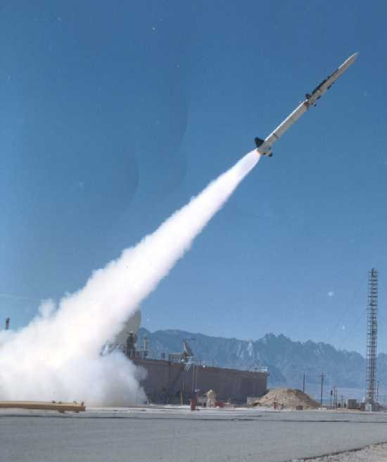 RIM-67B Standard (SM-2ER) được phát triển vào những năm 1981 và là một phần quan trọng của hệ thống chiến đấu Aegis. SM-2ER cải tiến hơn so với SM-1ER ở khả năng điều khiển và dẫn đường quán tính ở từng giai đoạn bay. Chế độ lái tự động của tên lửa được lập trình để chọn đường bay hiệu quả nhất đến mục tiêu và có thể nhận được sự điều chỉnh từ mặt đất. SM-2ER đạt tầm bắn 185km, trần bay 24km, dùng kiểu điều khiển và dẫn đường quán tính ở từng giai đoạn bay kết hợp dẫn đường bằng radar bán chủ động.