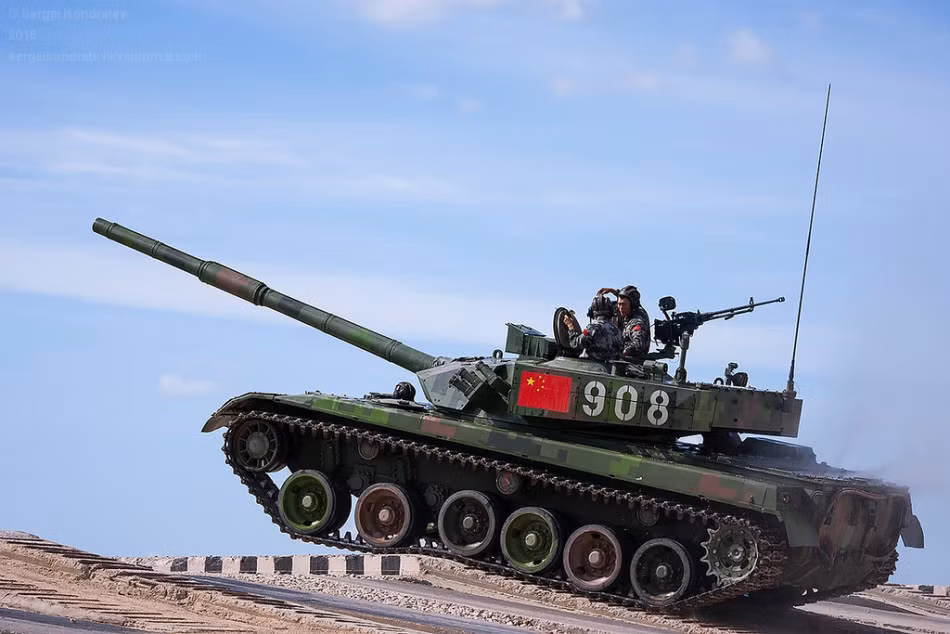 Còn đây là phiên bản Type 96A sử dụng trong cuộc thi Tank biathlon năm ngoái.
