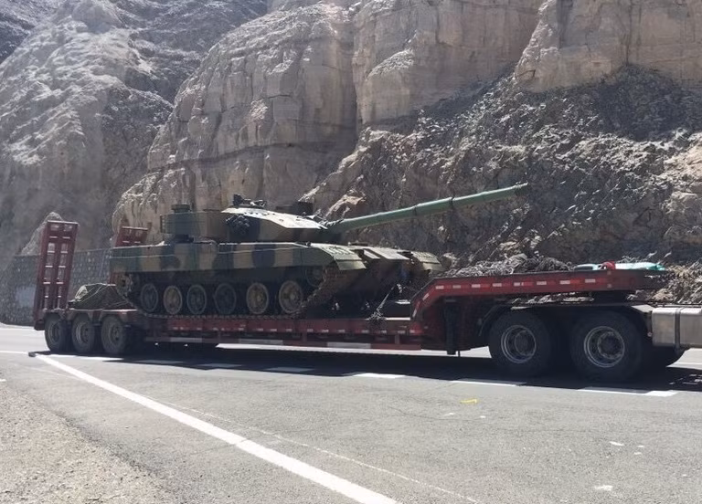 So với phiên bản đầu của dòng tăng này, xe tăng Type 96B hầu như không có sự đổi khác về hình dạng tháp pháo, thân xe tăng hay là vũ khí. Các cải tiến có lẽ tập trung chủ yếu vào hiện đại hóa các hệ thống cảm biến, kiểm soát hỏa lực trong xe.