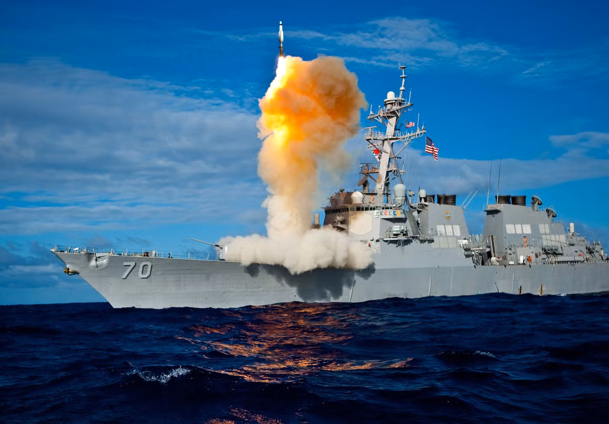 Trong trang bị của những tàu chiến hiện đại ngày nay, việc trang bị các hệ thống tên lửa phòng không trên tàu là thực sự rất cần thiết để bảo vệ tàu và các tàu khác khỏi những mối đe dọa từ các tên lửa chống hạm, tên lửa hành trình, bom thông minh, máy bay chiến thuật… Đã có rất nhiều quốc gia trên thế giới tự phát triển các hệ thống tên lửa phòng không trên tàu chiến cho riêng mình, trong đó có Mỹ.