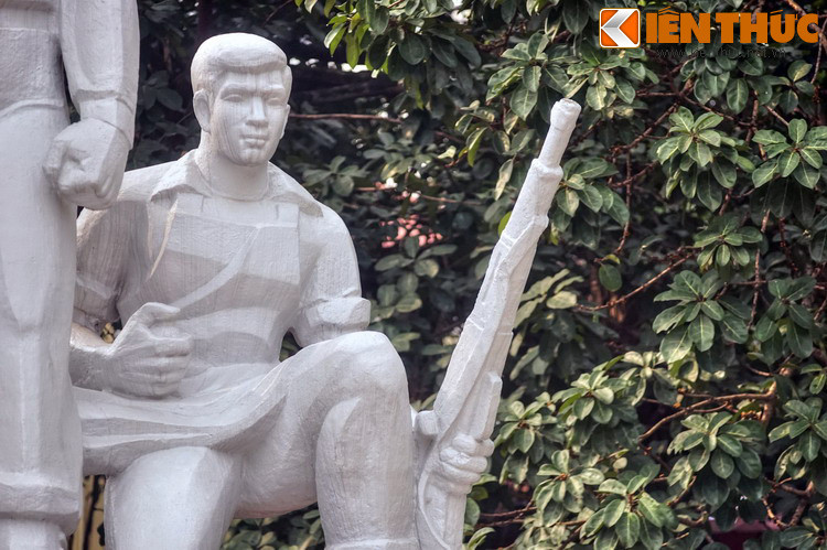 Người công nhân là lực lượng sản xuất chính ở Hà Nội thời điểm sau Cách mạng Tháng 8. Khi Kháng chiến toàn quốc bùng nổ, họ lại trở thành những chiến binh đầy quả cảm.