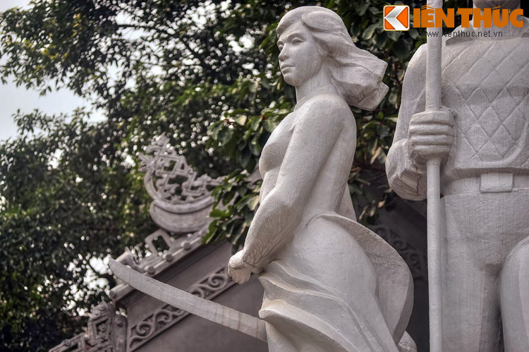 Giới trí thức, trong đó có rất nhiều phụ nữ, là tầng lớp tinh hoa của Hà Nội sau cách mạng. Nghe theo lời kêu gọi Toàn quốc kháng chiến, họ xếp sách vở sang một bên để dấn thân mạnh mẽ vào công cuộc cứu nước.