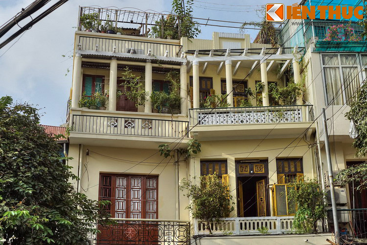 Tới cuối thế kỷ 19, phố Hàng Gai có nhiều nhà tàng bản nổi tiếng như Quán Văn Đường tàng bản, Tụ Văn Đường tàng bản… Khi đó, con phố này được coi như một trung tâm in ấn của thành Thăng Long.