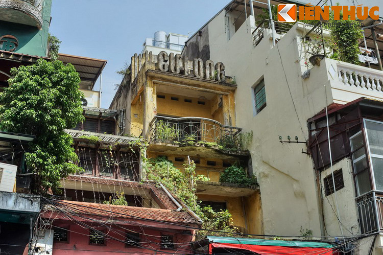 Một số hình ảnh khác về phố Hàng Gai.