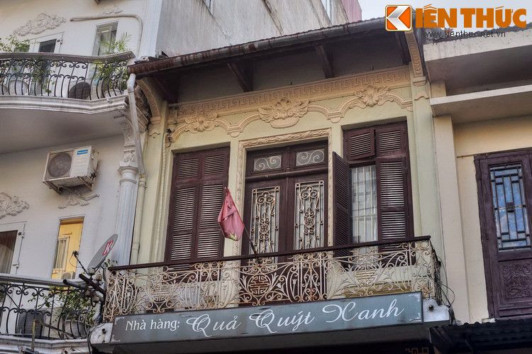 Ngày nay, phố Hàng Bè chỉ còn lưu giữ được chút ít dáng dấp xưa, thể hiện qua một số ngôi nhà mang nét kiến trúc của đầu thế kỷ 20.