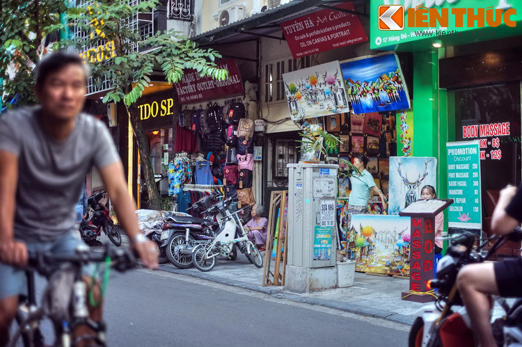 Các cửa hàng cau tươi, cau khô nức tiếng một thời đã chuyển thành những cửa hàng bán quần áo, giày dép, thực phẩm…