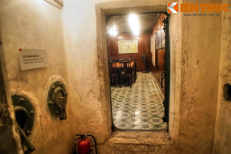 Theo thiết kế, hầm T1 được chia thành nhiều gian phòng, tổng diện tích 64 m2, đúc bằng bêtông cốt thép nguyên khối với khối lượng khoảng 1.000 m3, có khả năng chịu được các cuộc tấn công bằng bom tấn, tên lửa, vũ khí hóa học và cả bom nguyên tử.