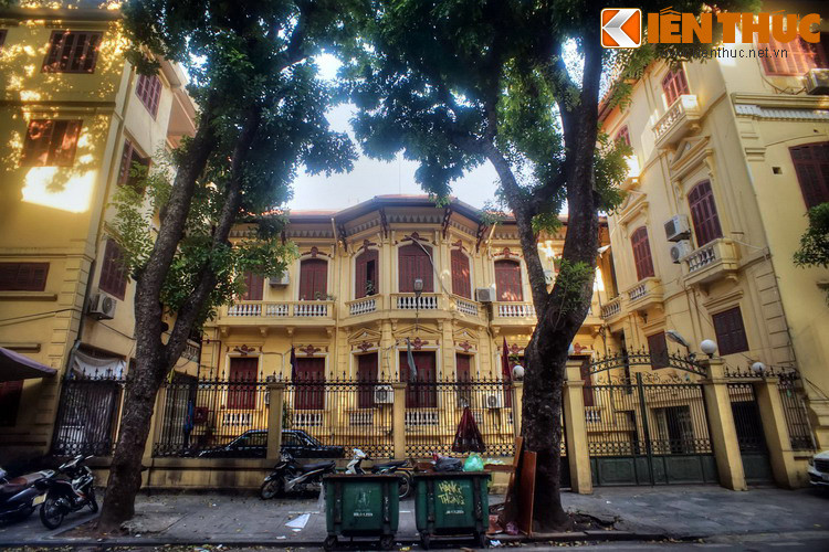 Năm 1896, sau khi một toà án mới được xây dựng ở phố Carreau (nay là phố Lý Thường Kiệt) thì Toà án Thượng thẩm cũ trở thành trụ sở của Nha Công chính Đông Dương. Nhưng nhân dân vẫn gọi khu nhà đó là Tòa án Hàng Tre.