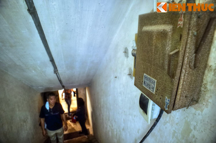 Theo thiết kế, hầm T1 được thi công nguyên khối có một phần chìm, có lớp giãn lực bằng đệm không khí. Lối dẫn xuống hầm sâu khoảng 3 nét.