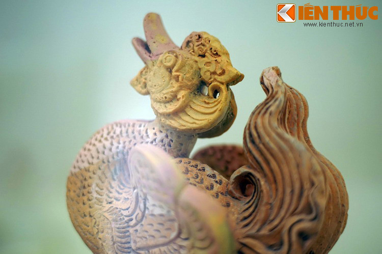 Tiếc rằng do biến thiên của lịch sử, các công trình của nhà Lý chỉ còn lại những dấu tích mờ nhạt, chủ yếu là nền móng với các hiện vật rời rạc như gạch ngói, tượng trang trí, đá kê chân cột...