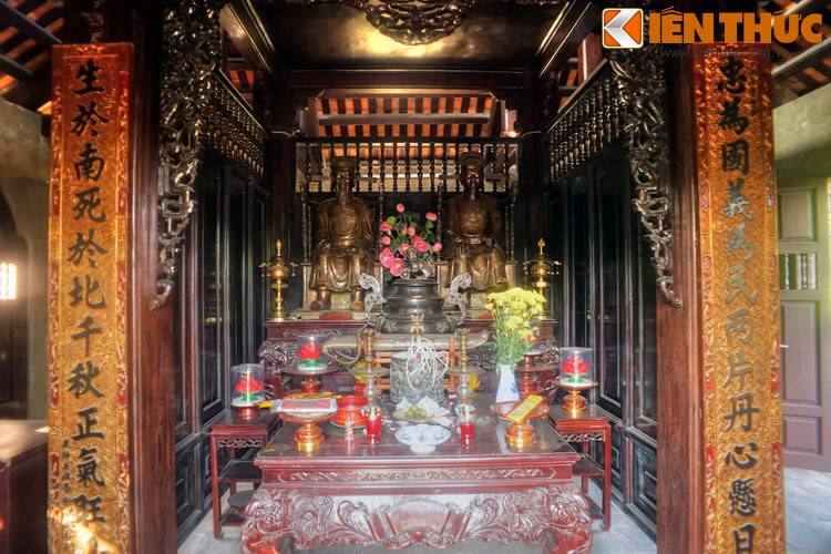 Nơi đây được dành làm nơi thờ hai vị quan Tổng đốc thành Hà Nội – Nguyễn Tri Phương và Hoàng Diệu – đã tuẫn tiết vì không giữ được thành trước sức công phá của quân đội Pháp.