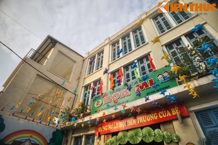 Lính Pháp còn đặt đại liên trên nóc toa tàu để bắn vào vị trí của ta ở khách sạn Hoa Nam. Nhưng điều này là vô ích, vì hỏa điểm của ta ở cao hơn và được che chắn tốt hơn.