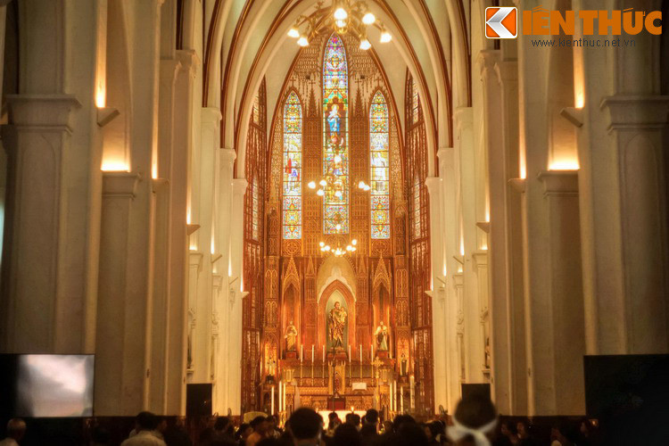 Với không gian rộng rãi, nhà thờ Lớn có sức chứa lên đến cả nghìn người. Vào các dịp lễ lớn như lễ Giáng sinh, nơi đây thu hút đông đảo giáo dân và du khách.