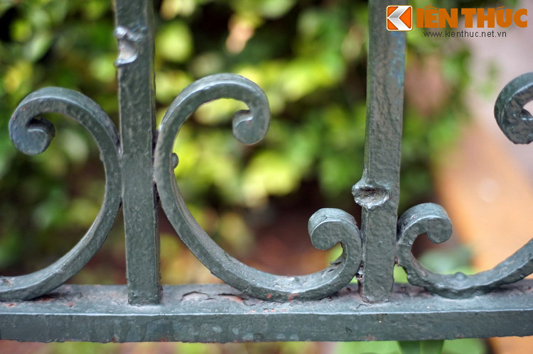 Khoảng 8 giờ sáng ngày 20/12/1946, quân Pháp tiếp tục tiến công Bắc Bộ phủ. Chúng sử dụng khoảng 1 đại đội kết hợp với xe tăng từ khu Nhà băng Đông Dương (nay là Ngân hàng Nhà nước Việt Nam) tiến công vào tòa nhà.