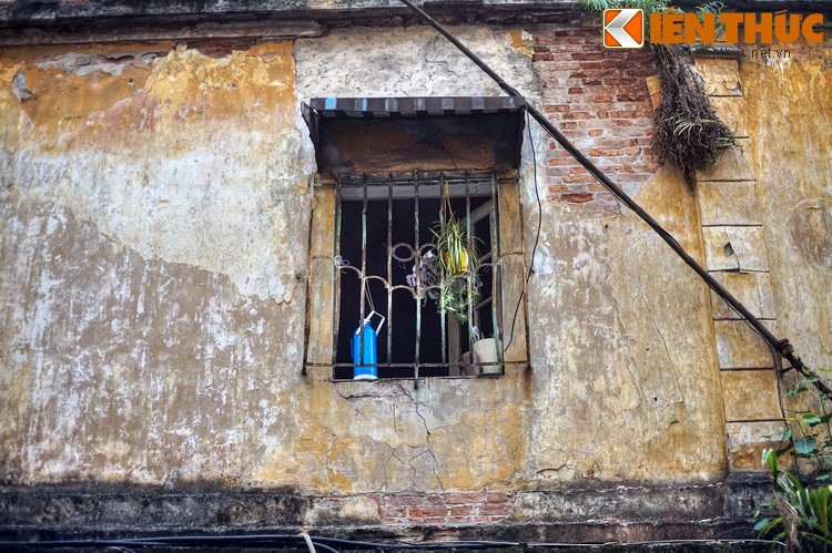 Trên phố này không còn bán các mặt hàng làm từ mụn vải như thời phố còn mang tên Hàng Mụn nữa. So với các phố lân cận, đây là một con phố khá yên tĩnh.