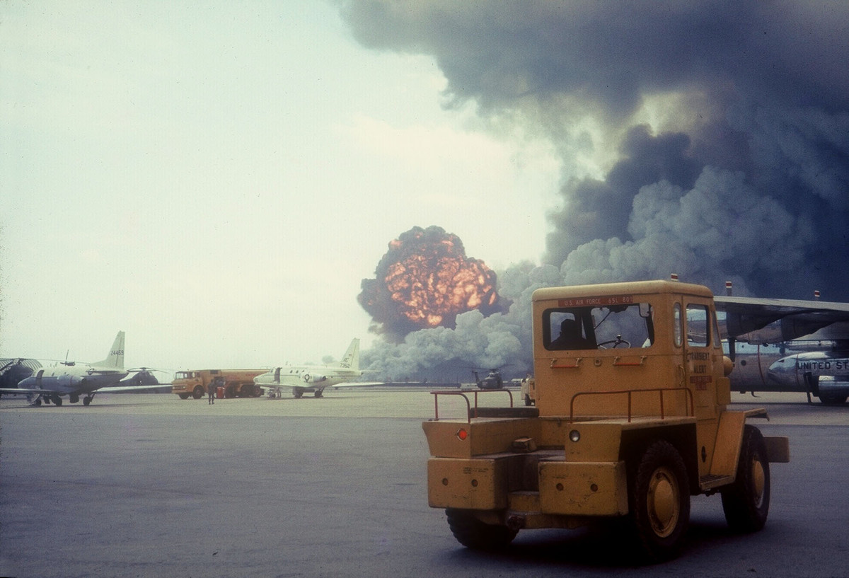 Quân đội Mỹ đã bố trí một hệ thống lô cốt dày đặc canh giữ kho. Ngoài những vọng lâu cao 20m để quan sát từ xa, những lô cốt nửa chìm, nửa nổi thì cứ chừng 100m có một lô cốt lộ thiên…