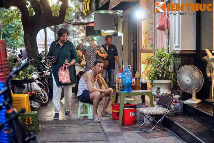 Một số hình ảnh khác về phố Cầu Gỗ.