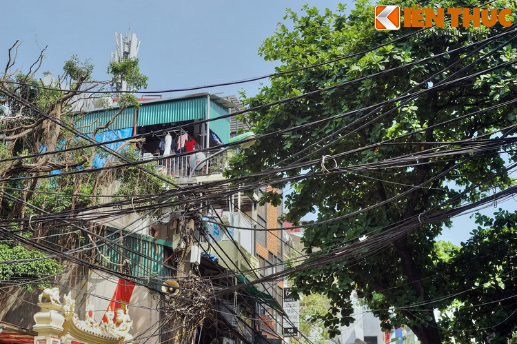 Vào thời thuộc địa, người Pháp gọi phố Mã Mây là phố Quân Cờ Đen (rue des Pavillons noirs) để ghi nhớ sự kiện trong thời gian Pháp rục rịch chiếm Hà Nội có một bộ phận quân Cờ Đen của Lưu Vĩnh Phúc đóng ở đây và ở phố Hàng Buồm để phối hợp với quân ta chống Pháp.