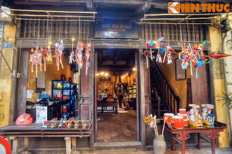 Không chỉ là di tích lịch sử, ngôi nhà trăm tuổi này còn có vai trò như một trung tâm văn hóa, với các hoạt động triển lãm sản phẩm và biểu diễn nghệ thuật giới thiệu văn hóa truyền thống của Việt Nam.